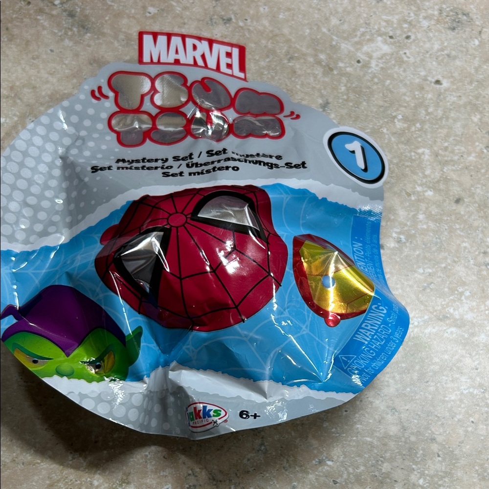 Marvel Superhero Stack Mystery Pack - Red and Blue